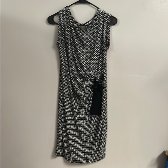 Elegant Black and White Patterned Dress - Picture 1 of 5